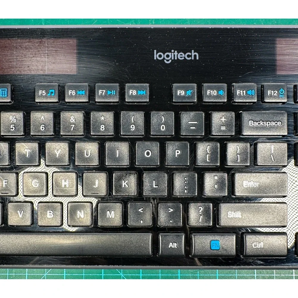 Logitech K750 Wireless Solar Keyboard Black Windows Slim Full Size NO DONGLE